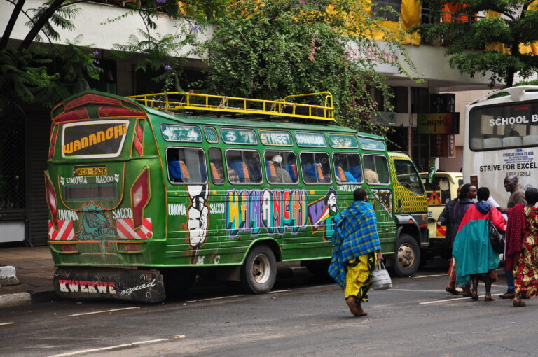 W Nairobi padły strzały. Wielu rannych po wybuchu paniki na stadionie Kasarani, gdzie tłum zebrał się aby pożegnać zmarłego Railę Odingę