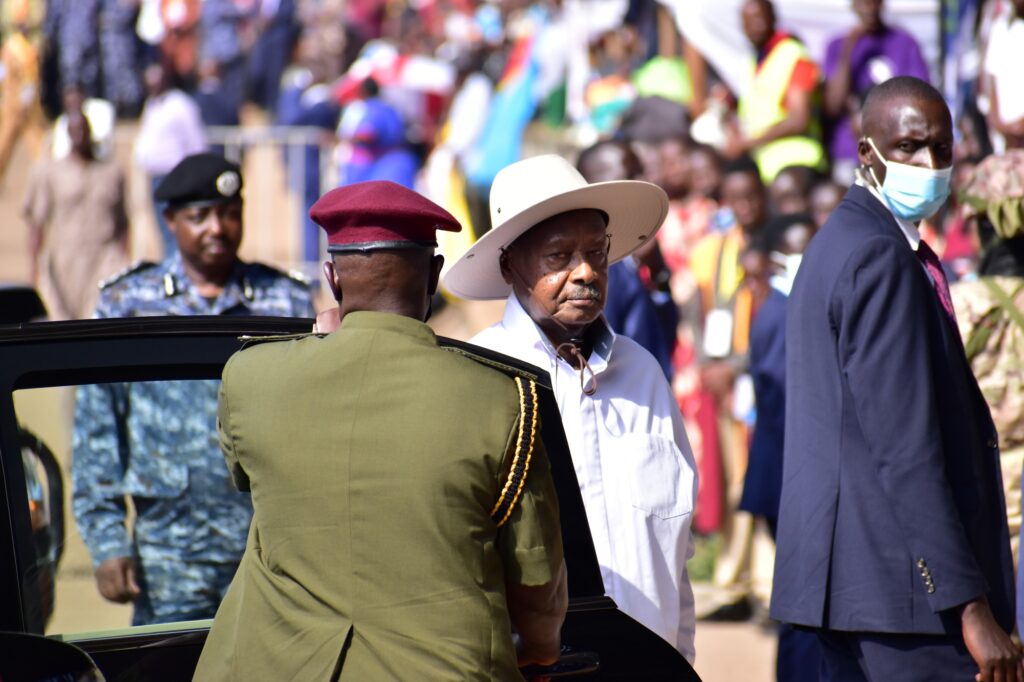 Yoweri Museveni, prezydent Ugandy, podczas uroczystości ku czci Męczennków w Namugongo, czerwiec 2024
